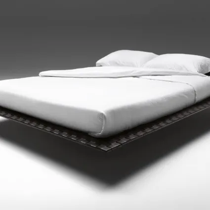 Double bed, linear and light, made of leather, Flamingo Net by Noctis.